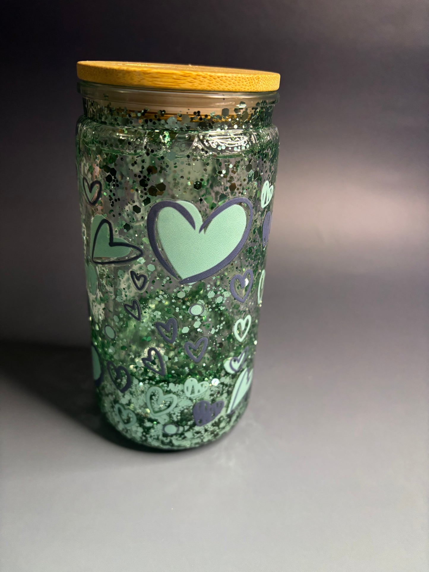 Snow globe tumbler with heart design