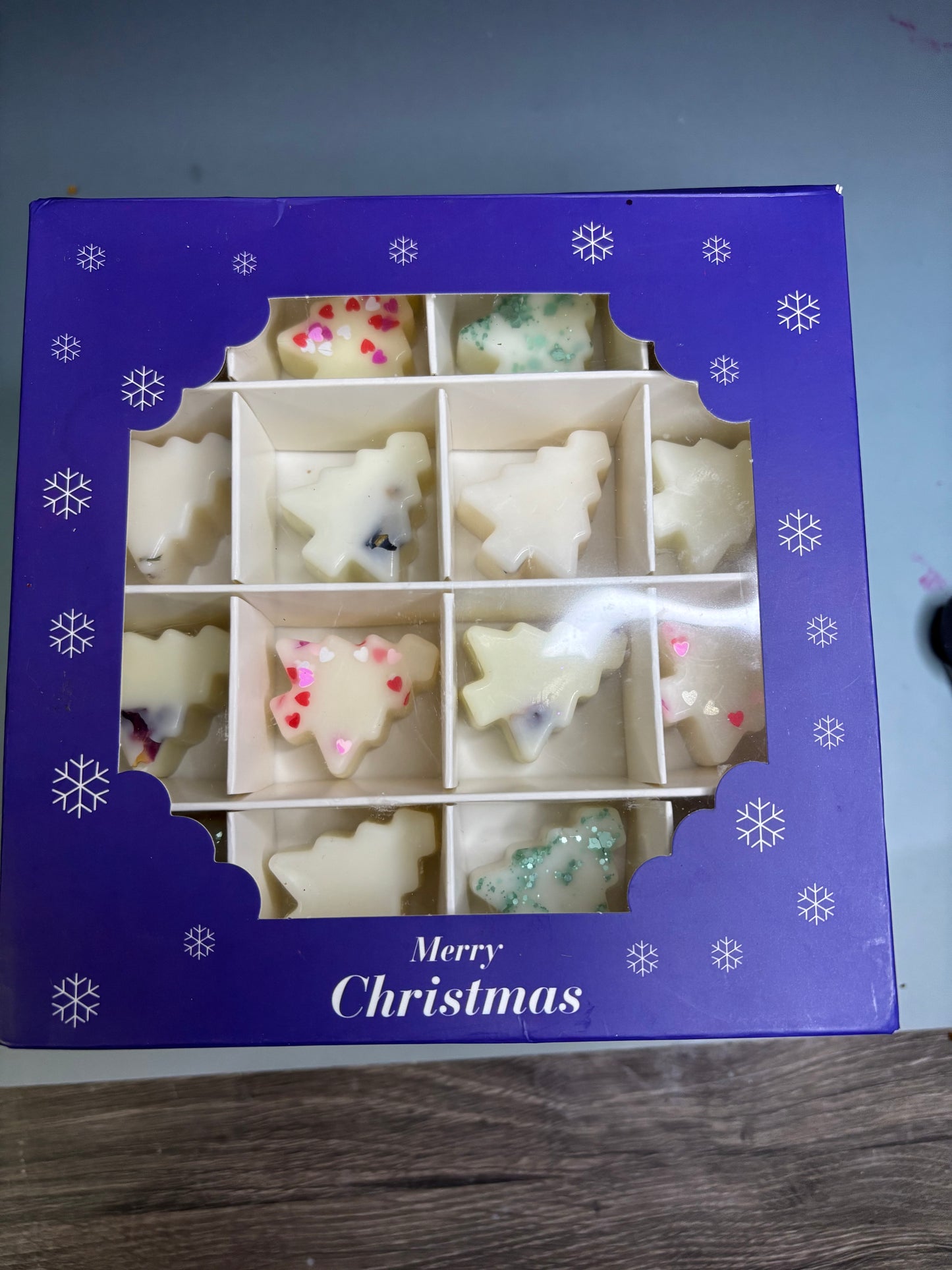 Xmas tree shaped wax melt gift box
