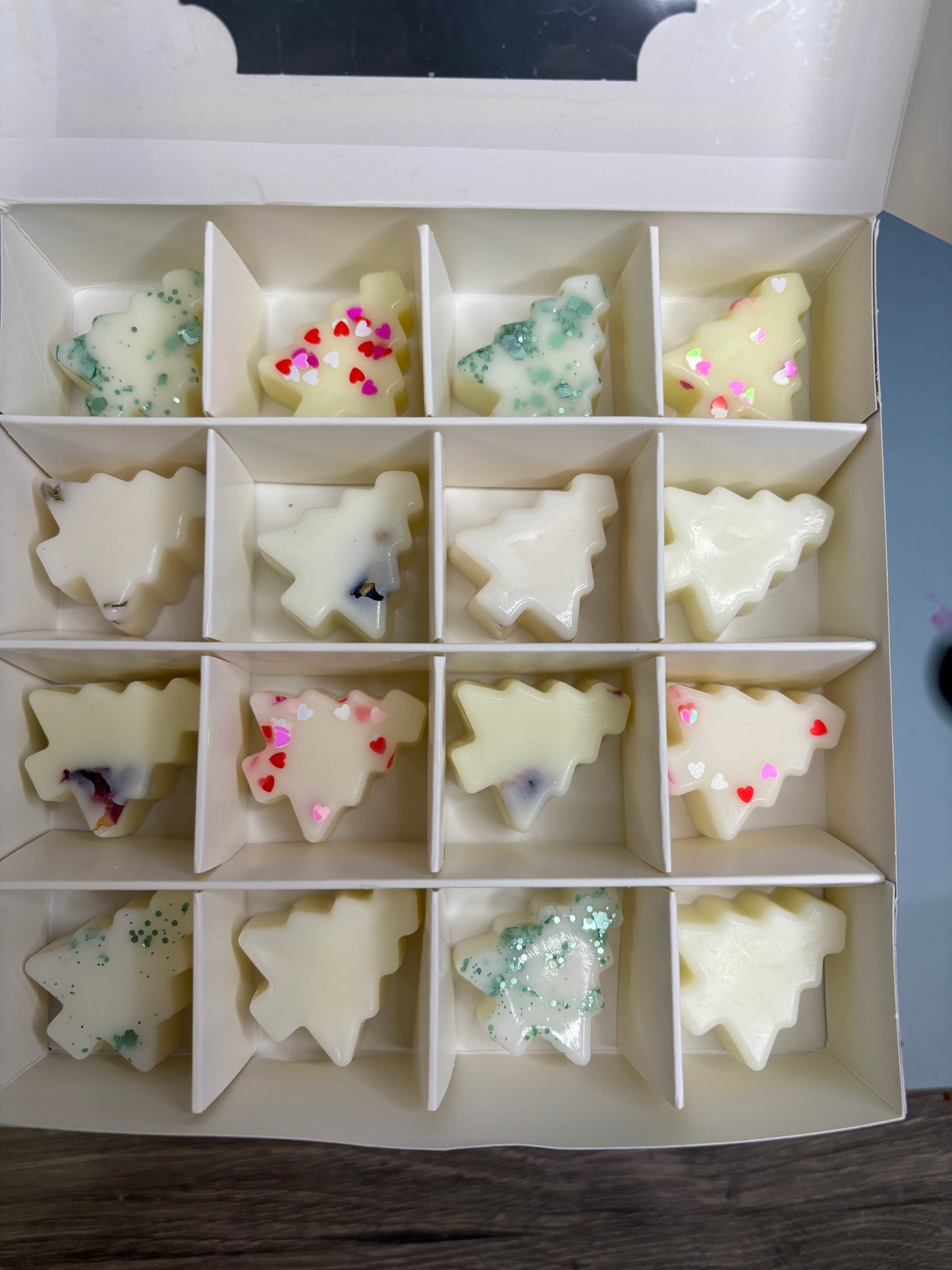 Xmas tree shaped wax melt gift box